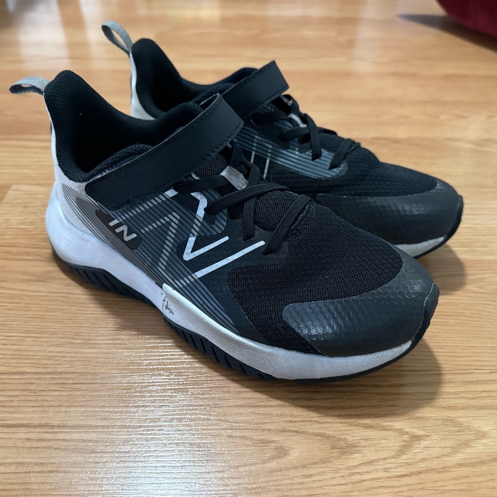 SOLD SOLD SOLD Kids New Balance Black and White Athletic Shoes size 5XW